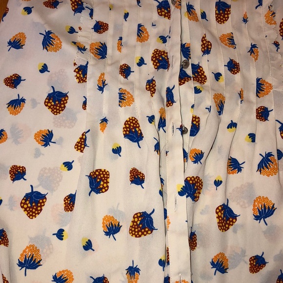 Button down tank. - Picture 2 of 3